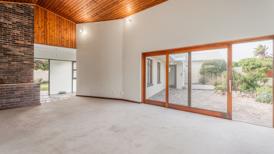 5 Bedroom Property for Sale in Zeekoevlei Western Cape